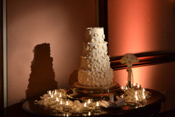 montelucia-resort-scottsdale-wedding-amber-uplighting-cake-spot-karma4me-com-3