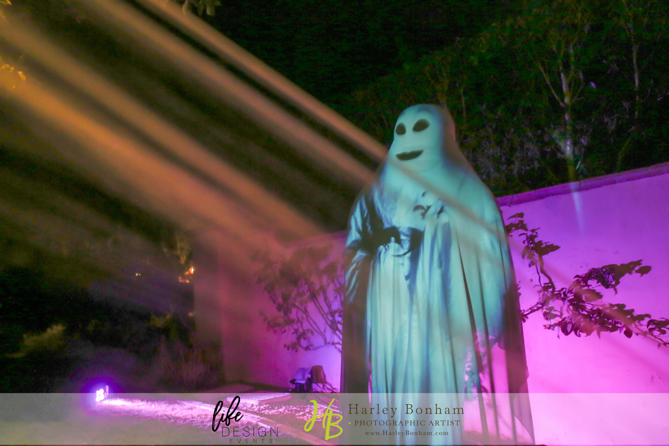 Outdoor Halloween Lighting and Effects For Awesome Backyard Party